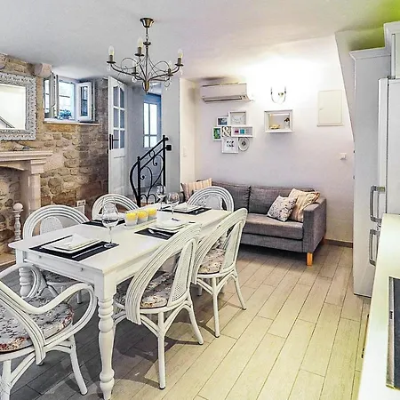 Prázdninový dům Amazing In With Wifi And 3 Bedrooms *