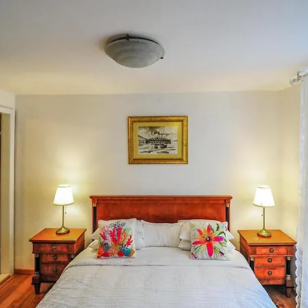 Amazing In With Wifi And 3 Bedrooms *